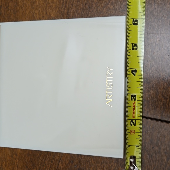 Artistry Dual Side Cosmetic Mirror - Picture 4 of 5